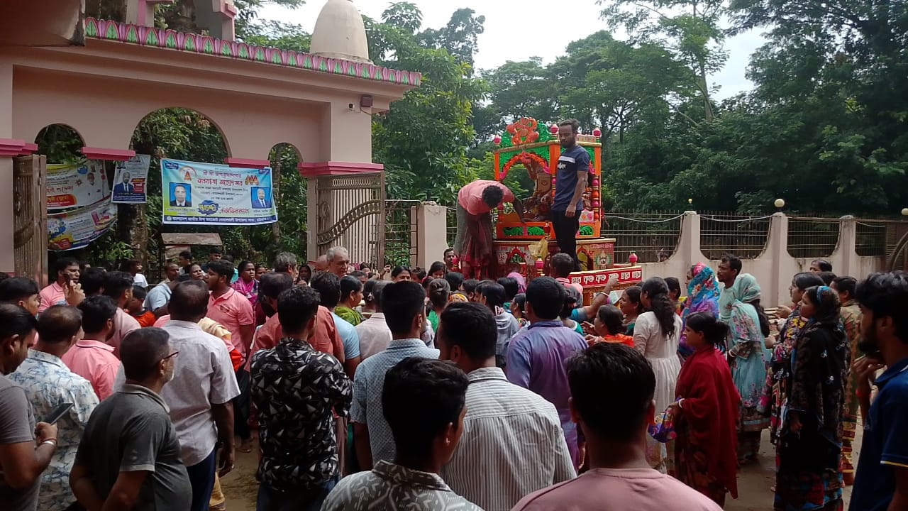 বোয়ালখালী পূর্বগোমদন্ডী লোকনাথ মন্দির থেকে জগদানন্দ মিশন উল্টো রথগমন