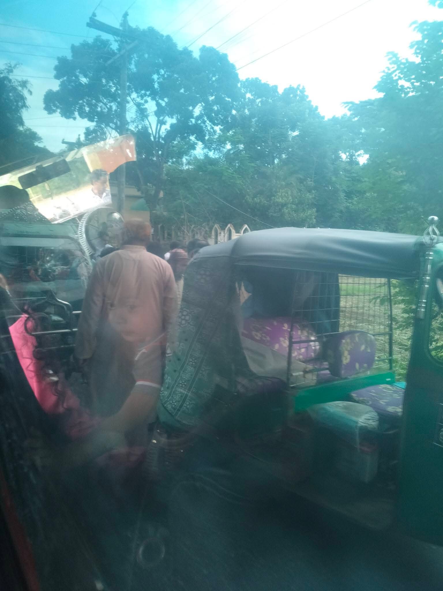 বোয়ালখালীতে মোটরসাইকেল-সিএনজি সংঘর্ষে আহত ৩, একজনকে চট্টগ্রামে রেফার