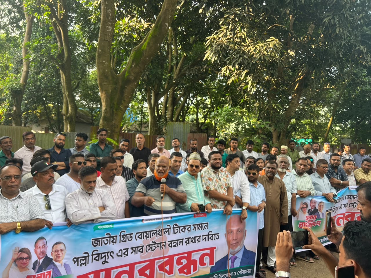 বোয়ালখালীতে সাবস্টেশনে যদি কোনো ত্রুটি হয়, তাহলে দরজা ভেঙে টি কে গ্রুপের ইন্ডাস্ট্রিতে ঢুকে সব তছনছ করে দেব।”- আজিজুল হক চেয়ারম্যান