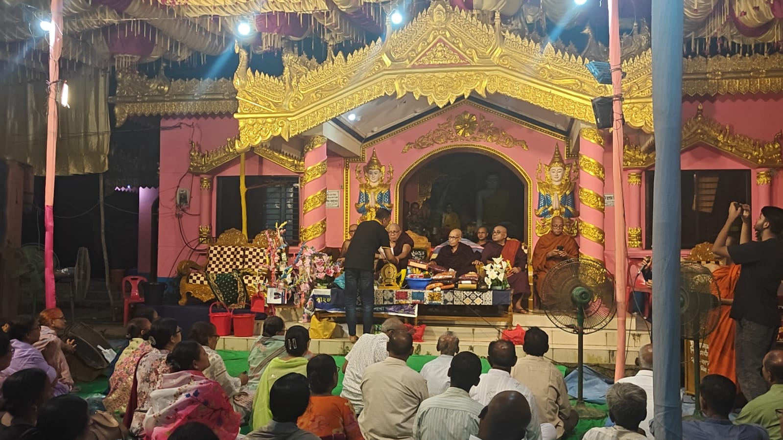 বোয়ালখালীতে শাকপুরা তপোবন বিহারে দানোত্তম শুভ কঠিন চীবর দানোৎসব অনুষ্ঠিত