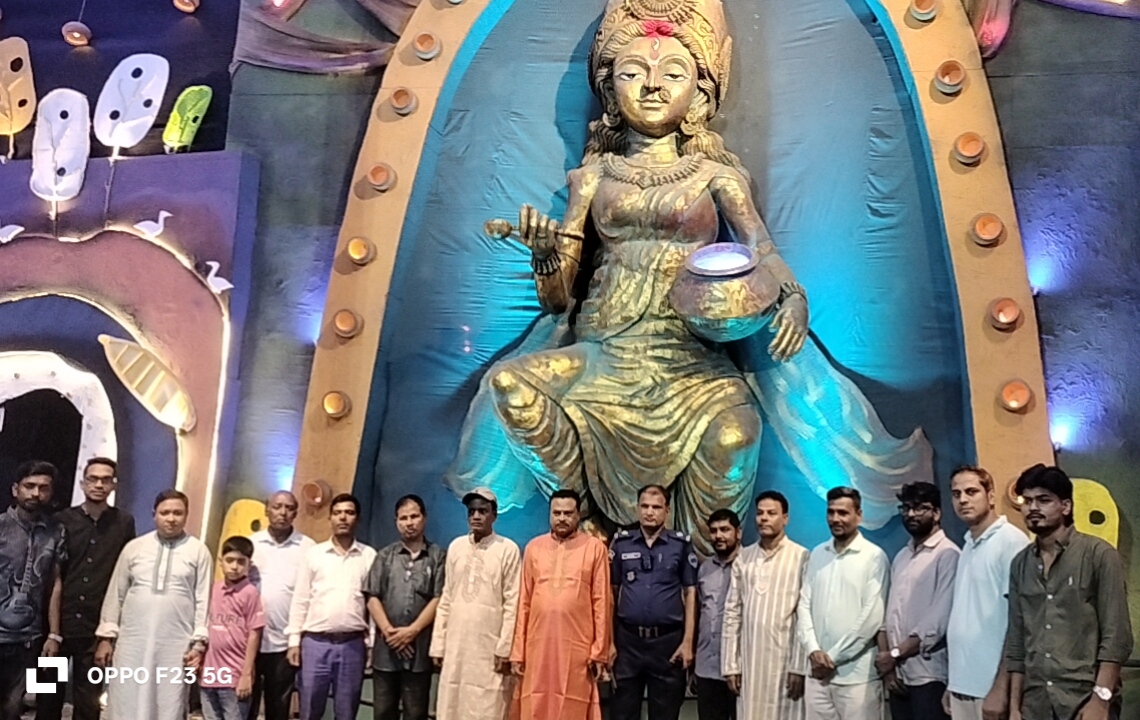 বোয়ালখালীর জ্যৈষ্ঠপুরা বীণাপানি ও দেবেন পাঠাগার-মৈত্রী সংঘ পূজামণ্ডপ পরিদর্শনে নুরুন্নবী চৌধুরী